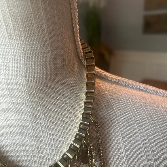 Elegant Gold Fringe Necklace - Picture 3 of 6